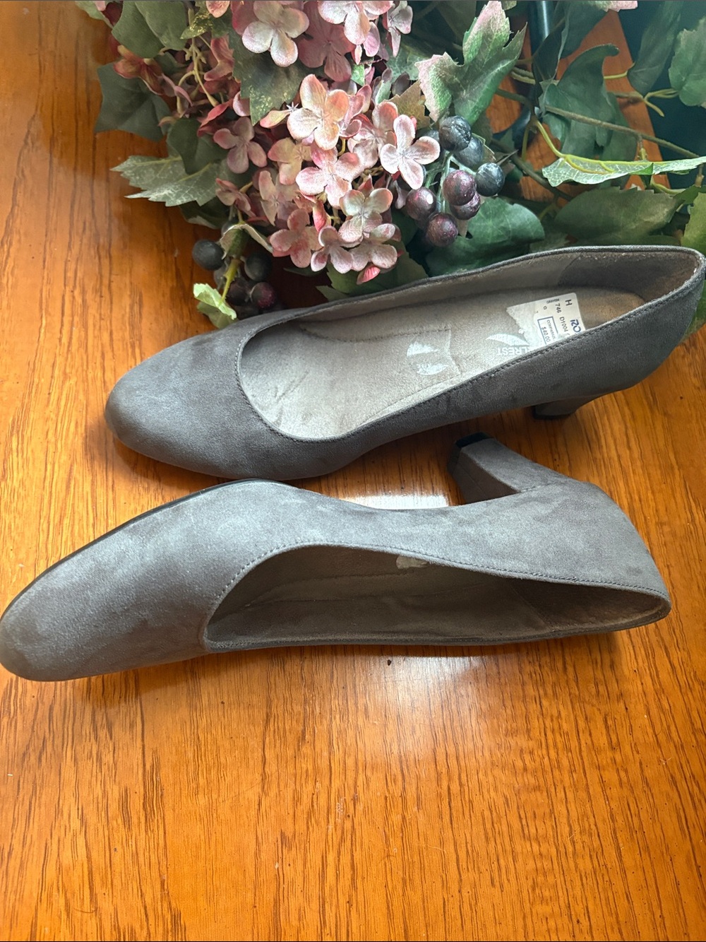 A2 By Aerosoles Gray Suede Low Block Heel Pumps